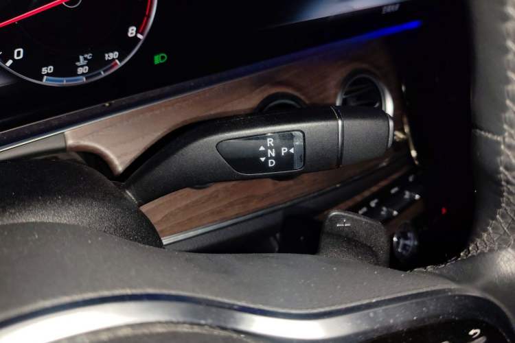 Used Mercedes-Benz E-Class 2019 Restyled E 300 L Luxury Edition Gear Lever
