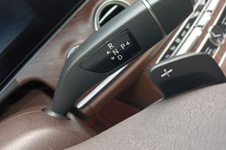 Used Mercedes-Benz E-Class 2019 E 200 L 4MATIC Gear Lever