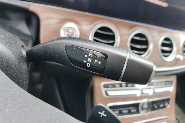 Used Mercedes-Benz E-Class 2019 Restyled E 300 L Luxury Edition Gear Lever