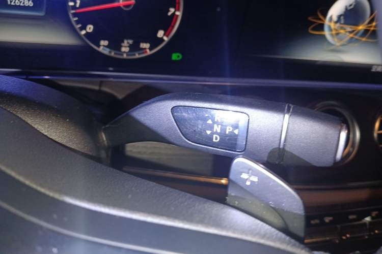 Used Mercedes-Benz E-Class 2019 Restyled E 300 L Sport Luxury Edition Gear Lever