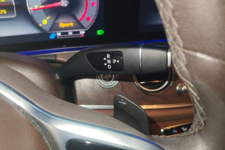 Used Mercedes-Benz E-Class 2019 E 200 L 4MATIC Gear Lever