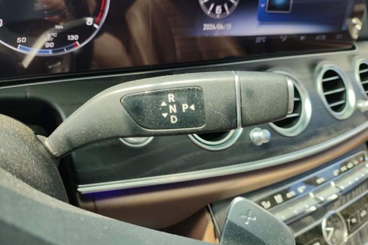Used Mercedes-Benz E-Class 2019 Restyled E 300 L Sport Luxury Edition Gear Lever