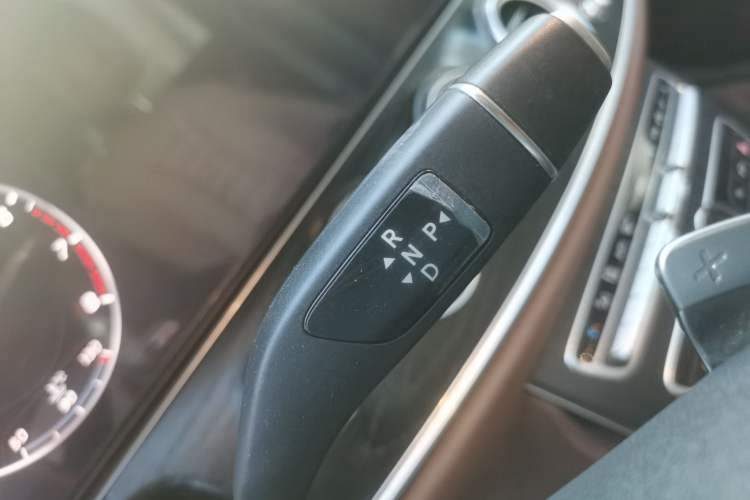 Used Mercedes-Benz E-Class 2019 Restyled E 300 L Sporty and Stylish Edition Gear Lever