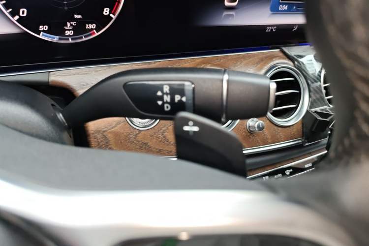 Used Mercedes-Benz E-Class 2019 E 260 L 4MATIC Gear Lever