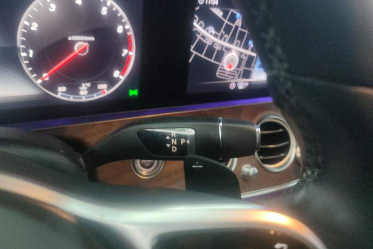 Used Mercedes-Benz E-Class 2019 Restyled E 300 L Luxury Edition Gear Lever
