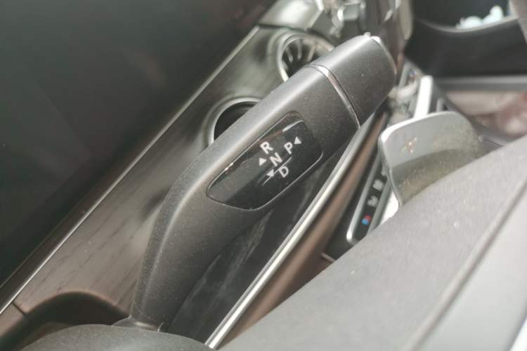 Used Mercedes-Benz E-Class 2019 E 260 L Sport Edition Gear Lever