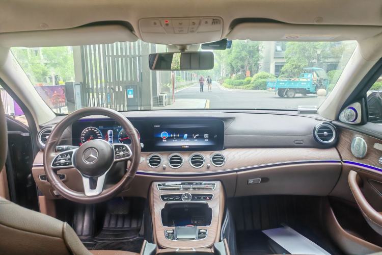 Used Mercedes-Benz E-Class 2019 Facelifted E 300 L Stylish Version Headliner