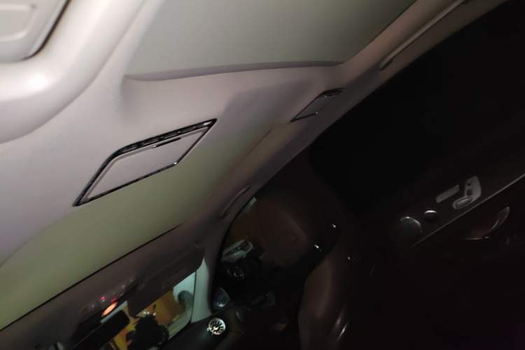 Used Mercedes-Benz E-Class 2019 Restyled E 300 L Luxury Edition Headliner