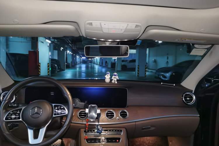 Used Mercedes-Benz E-Class 2019 Restyled E 300 L Luxury Edition Headliner