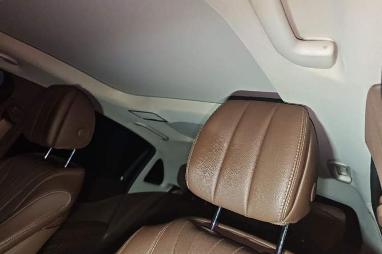 Used Mercedes-Benz E-Class 2019 Facelifted E 300 L Stylish Version Headliner