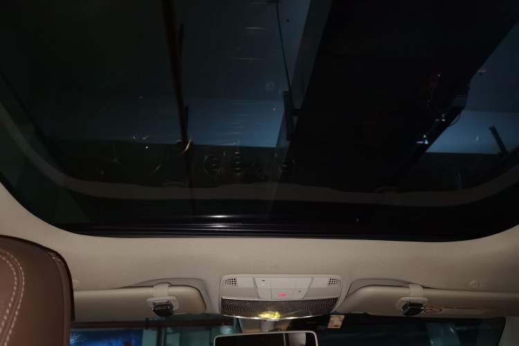 Used Mercedes-Benz E-Class 2019 Facelifted E 300 L Stylish Version Headliner