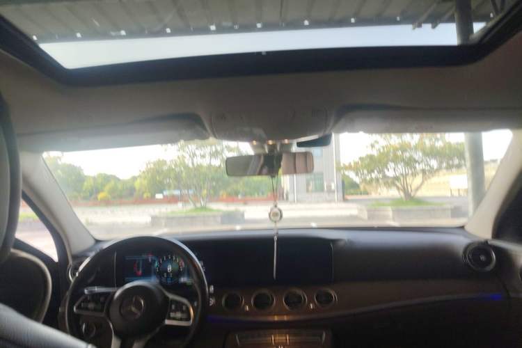 Used Mercedes-Benz E-Class 2019 E 260 L Headliner