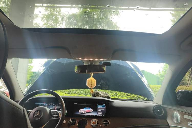 Used Mercedes-Benz E-Class 2019 Restyled E 300 L Luxury Edition Headliner