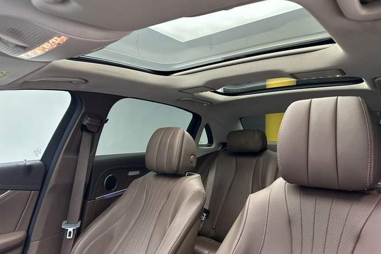 Used Mercedes-Benz E-Class 2019 E 260 L Headliner