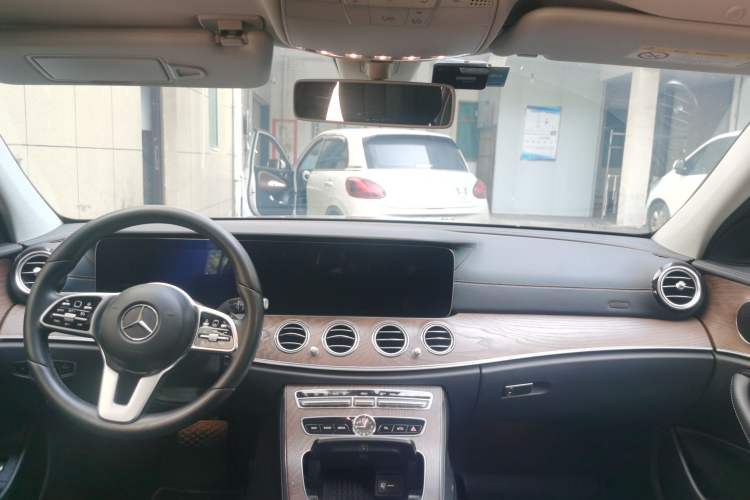 Used Mercedes-Benz E-Class 2019 Facelifted E 300 L Stylish Version Headliner