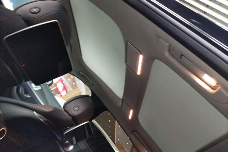 Used Mercedes-Benz E-Class 2019 Restyled E 300 L Sporty and Stylish Edition Headliner