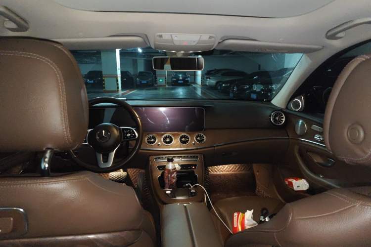 Used Mercedes-Benz E-Class 2019 Restyled E 300 L Luxury Edition Headliner