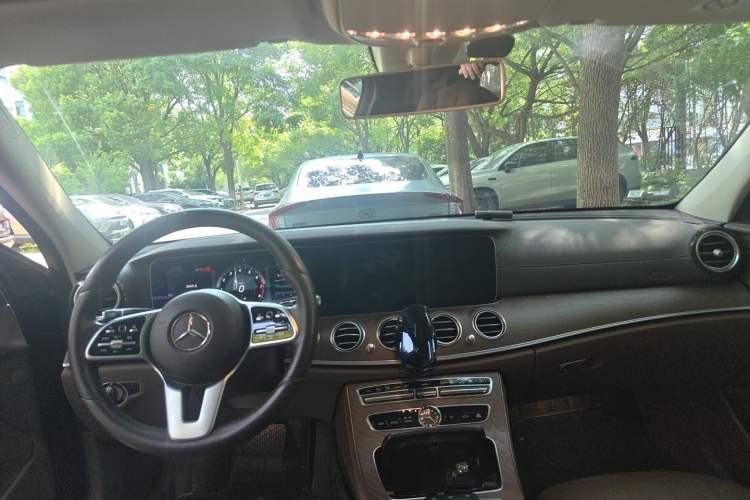Used Mercedes-Benz E-Class 2019 Facelifted E 300 L Stylish Version Headliner