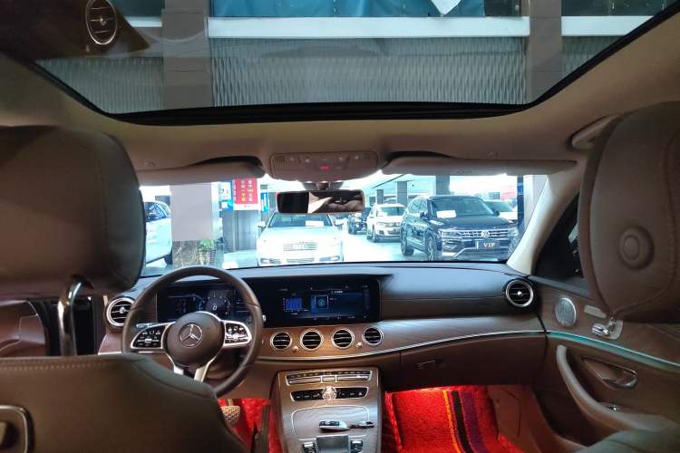 Used Mercedes-Benz E-Class 2019 Restyled E 300 L Luxury Edition Headliner