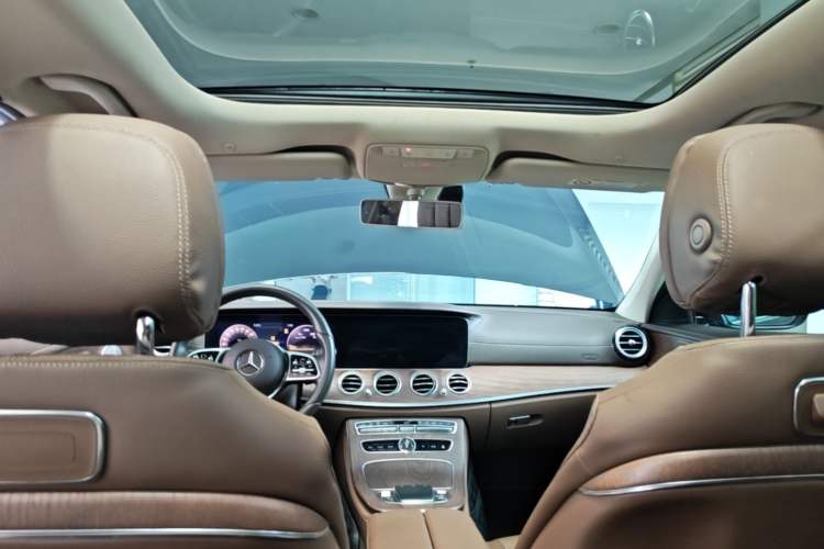 Used Mercedes-Benz E-Class 2019 Restyled E 300 L Luxury Edition Headliner