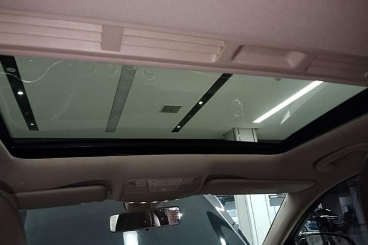 Used Mercedes-Benz E-Class 2019 E 200 L Headliner