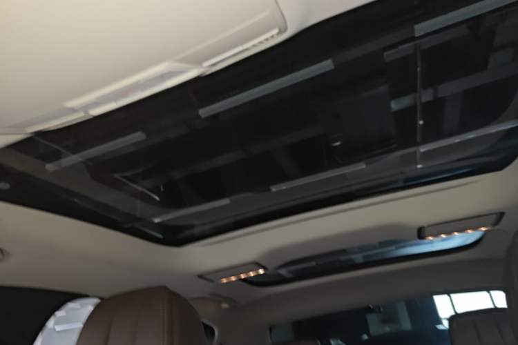 Used Mercedes-Benz E-Class 2019 E 200 L Sport 4MATIC Headliner
