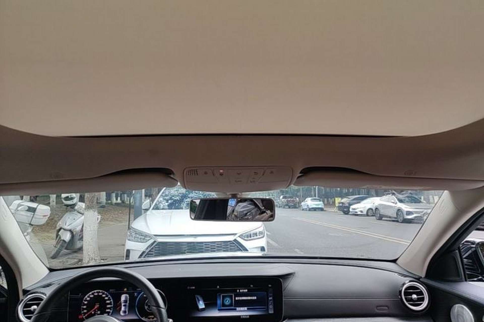 Used Mercedes-Benz E-Class 2019 Restyled E 300 L Sport Luxury Edition Headliner