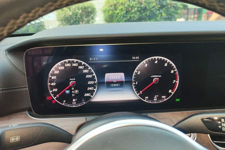 Used Mercedes-Benz E-Class 2019 Restyled E 300 L Sport Luxury Edition Instrument Cluster
