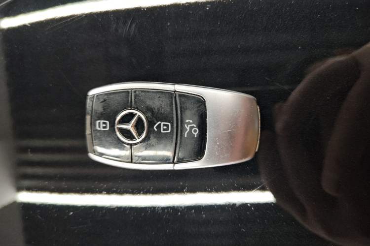 Used Mercedes-Benz E-Class 2019 Facelifted E 300 L Stylish Version Interior 1