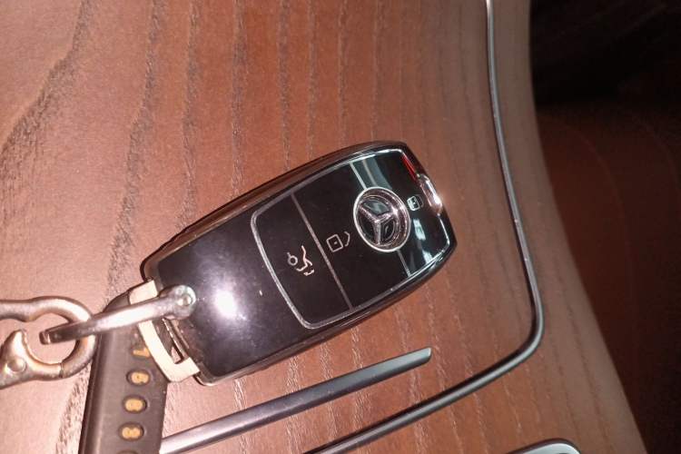 Used Mercedes-Benz E-Class 2019 Facelifted E 300 L Stylish Version Interior 1