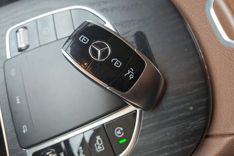 Used Mercedes-Benz E-Class 2019 Restyled E 300 L Sporty and Stylish Edition Interior 1