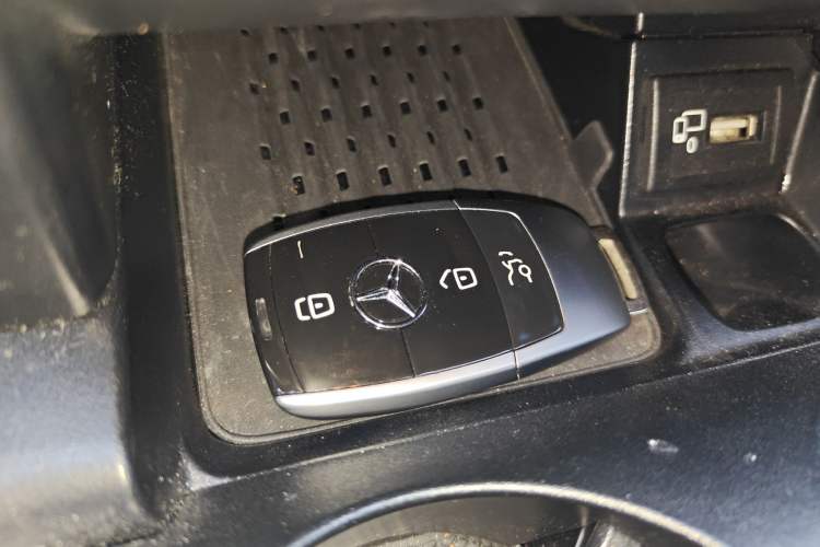 Used Mercedes-Benz E-Class 2019 Restyled E 300 L Luxury Edition Interior 1