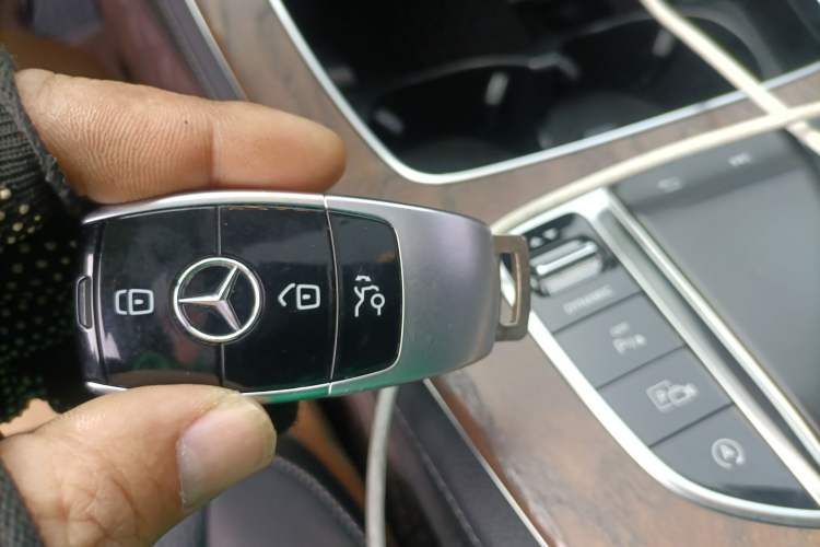 Used Mercedes-Benz E-Class 2019 Facelifted E 300 L Stylish Version Interior 1