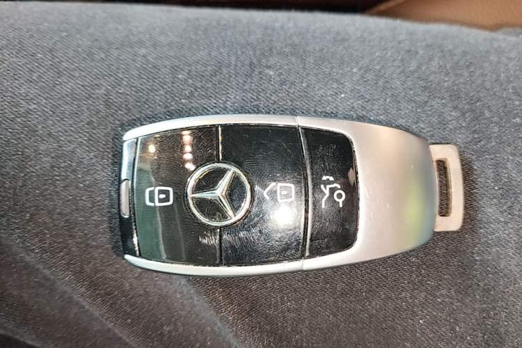 Used Mercedes-Benz E-Class 2019 E 260 L Sport Edition Interior 1