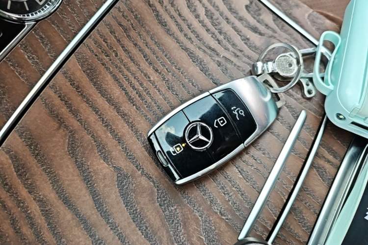 Used Mercedes-Benz E-Class 2019 E 200 L Interior 1