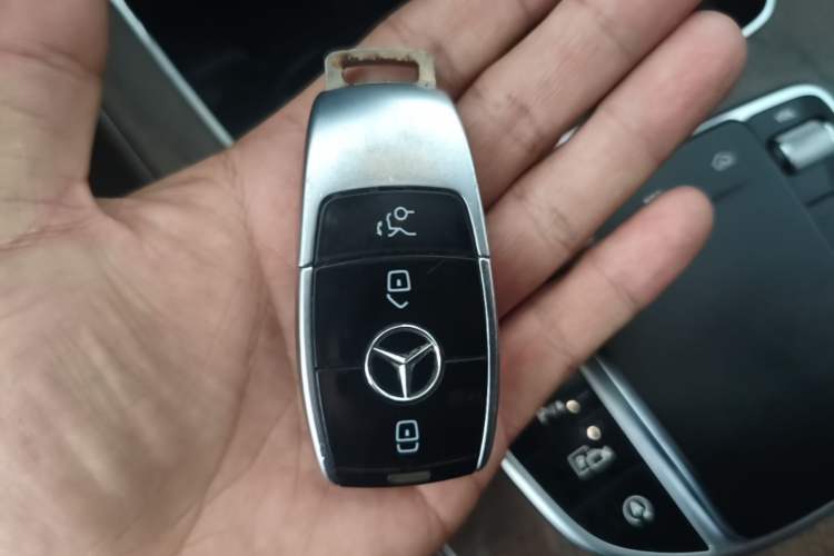 Used Mercedes-Benz E-Class 2019 E 260 L Interior 1