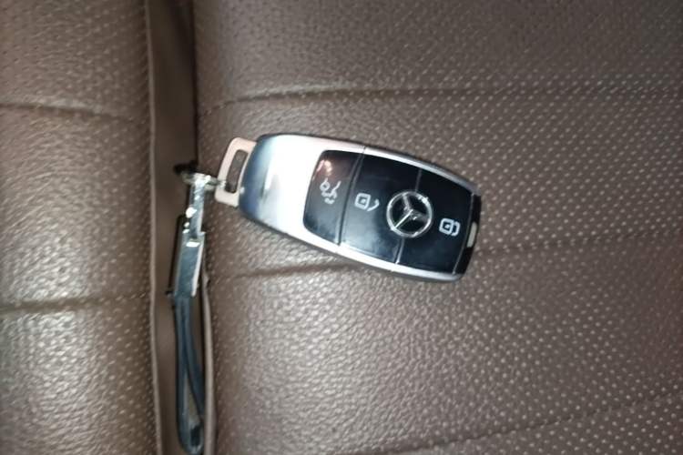 Used Mercedes-Benz E-Class 2019 E 260 L 4MATIC Interior 1
