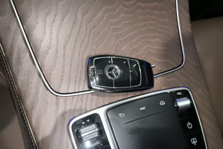 Used Mercedes-Benz E-Class 2019 Restyled E 300 L Luxury Edition Interior 1