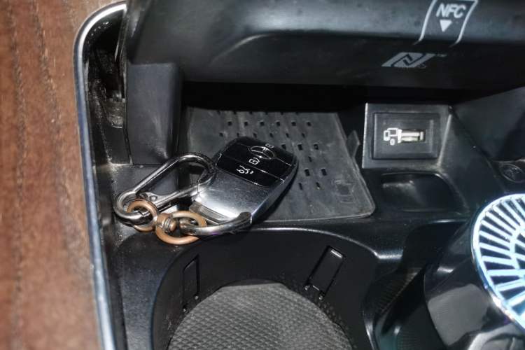 Used Mercedes-Benz E-Class 2019 E 200 L Interior 1