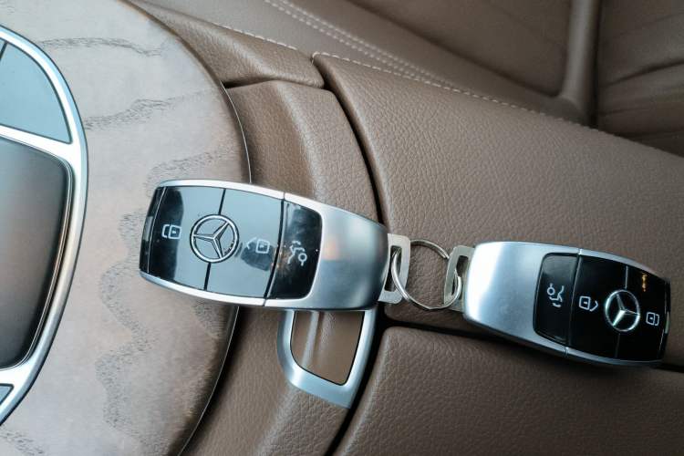 Used Mercedes-Benz E-Class 2019 E 200 L 4MATIC Interior 1