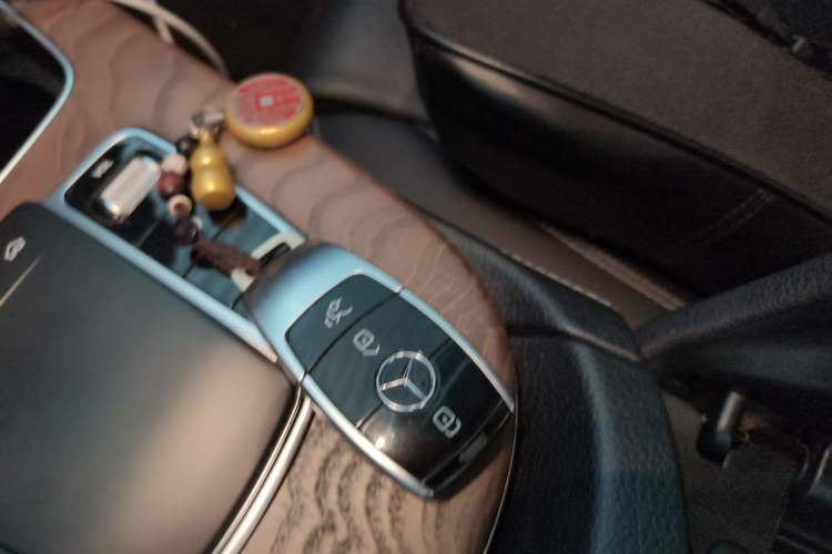 Used Mercedes-Benz E-Class 2019 E 200 L Interior 1