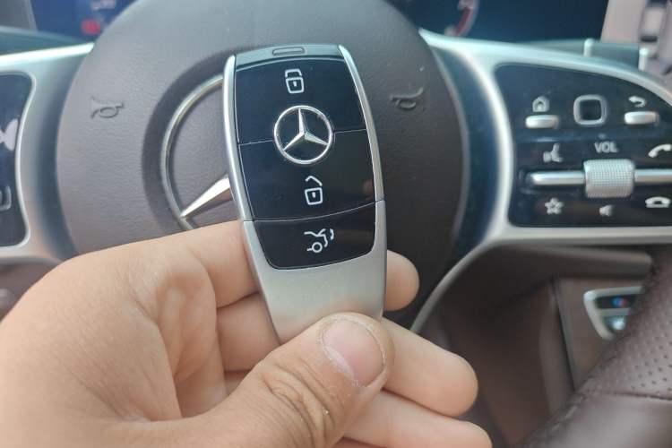 Used Mercedes-Benz E-Class 2019 E 200 L Interior 1