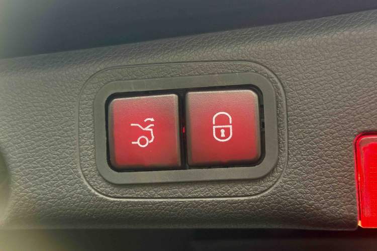 Used Mercedes-Benz E-Class 2019 E 260 L Interior 1