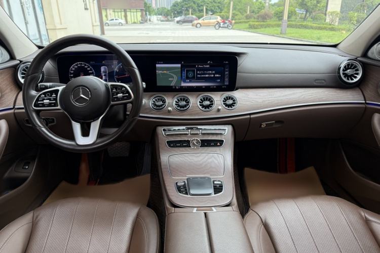 Used Mercedes-Benz E-Class 2019 Facelifted E 300 L Stylish Version Interior 1