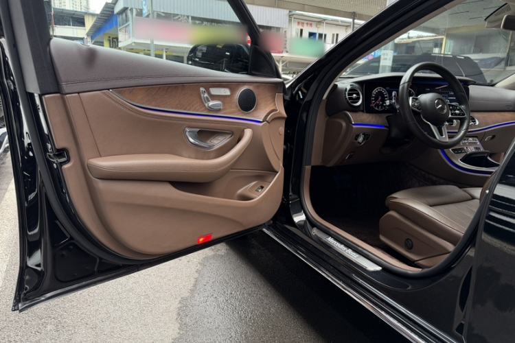Used Mercedes-Benz E-Class 2019 E 200 L Interior 1