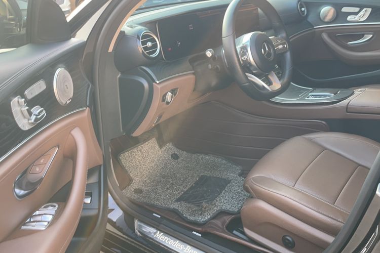 Used Mercedes-Benz E-Class 2019 E 300 L Sport Luxury Edition Interior 1