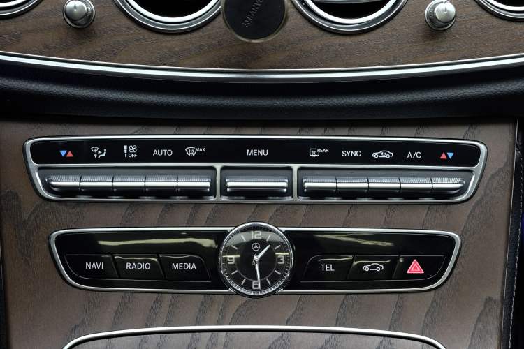 Used Mercedes-Benz E-Class 2019 Restyled E 300 L Luxury Edition Interior 10