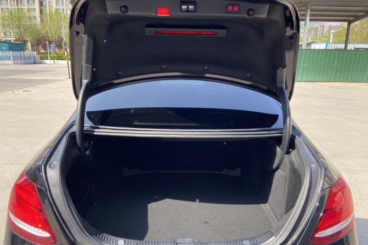 Used Mercedes-Benz E-Class 2019 Restyled E 300 L Luxury Edition Interior 11