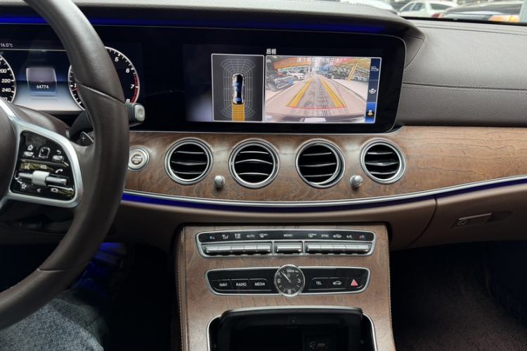 Used Mercedes-Benz E-Class 2019 E 200 L Interior 11