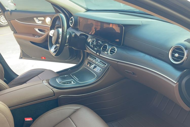Used Mercedes-Benz E-Class 2019 E 300 L Sport Luxury Edition Interior 11